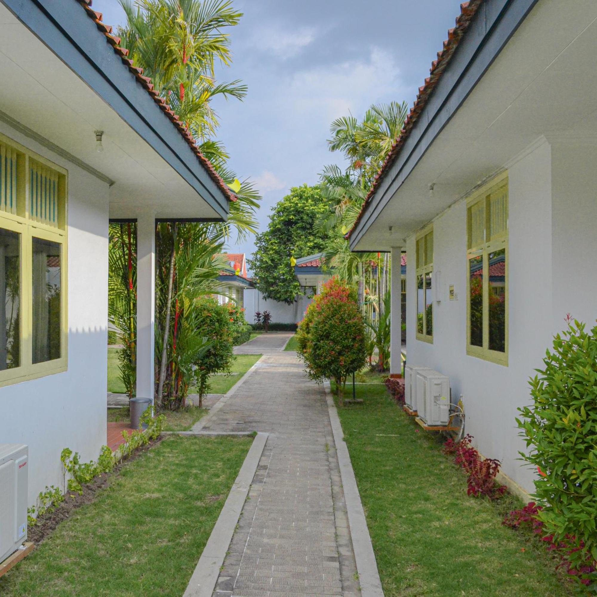 Royal Brongto Hotel Yogyakarta Exterior foto