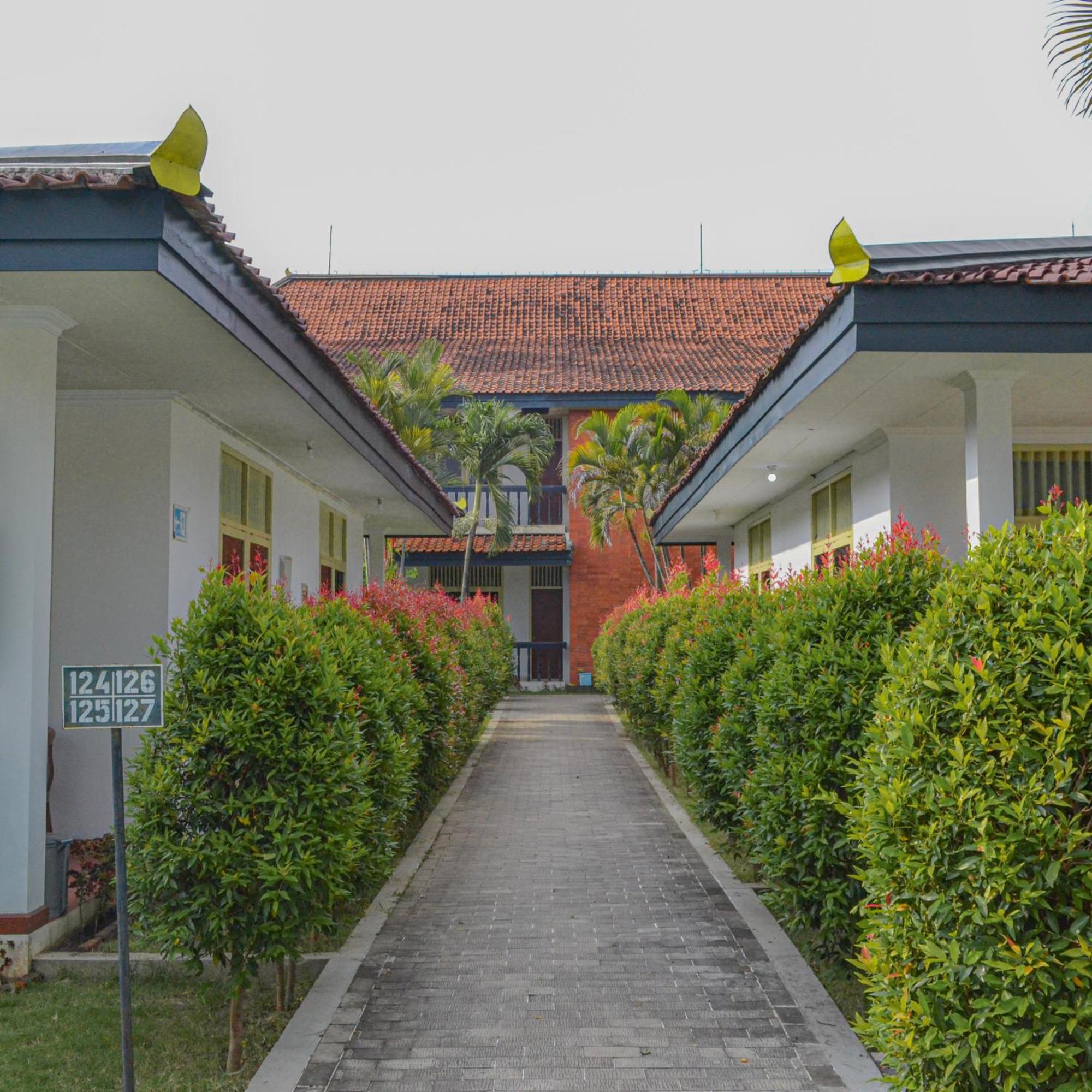 Royal Brongto Hotel Yogyakarta Exterior foto