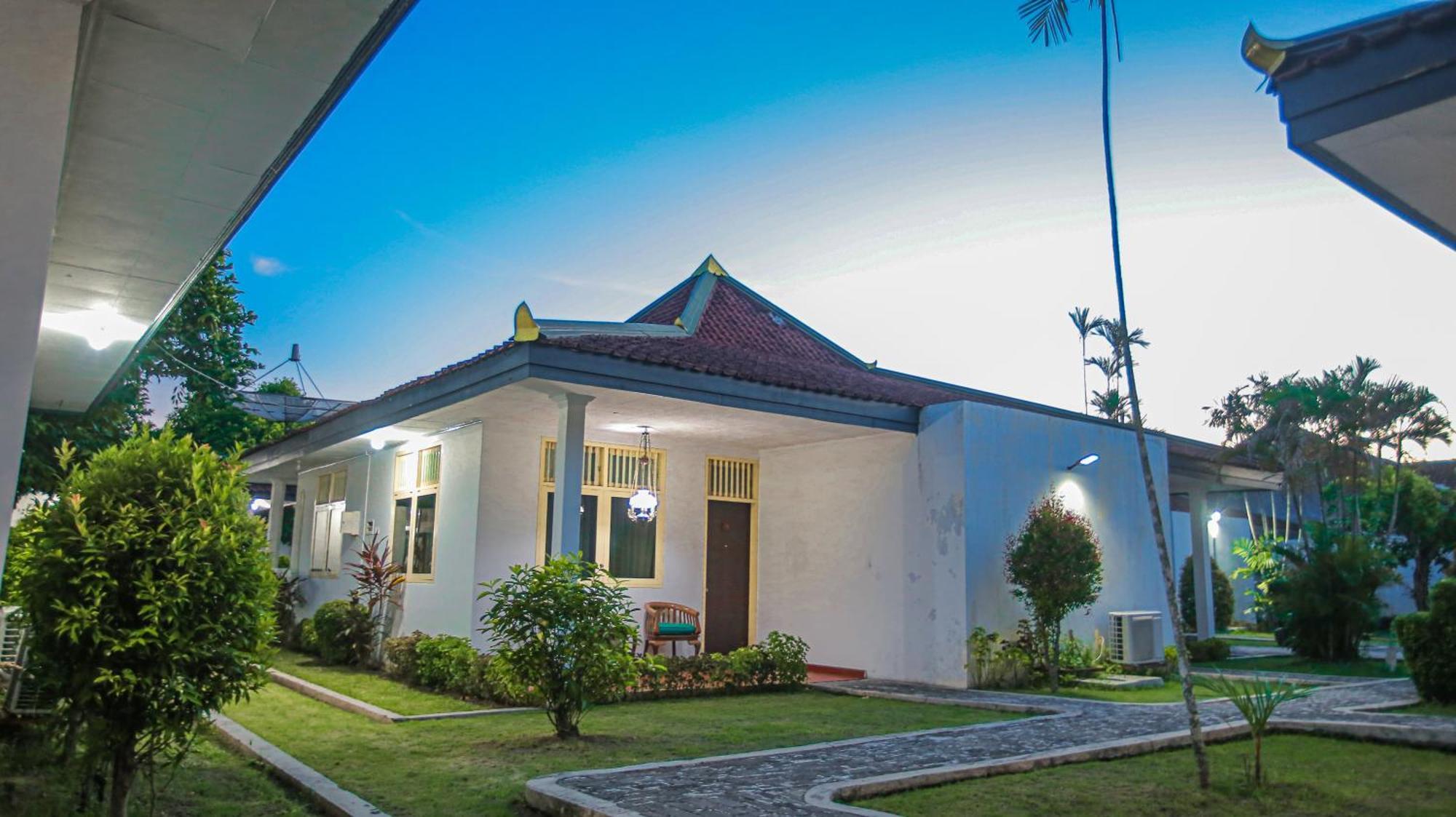 Royal Brongto Hotel Yogyakarta Exterior foto