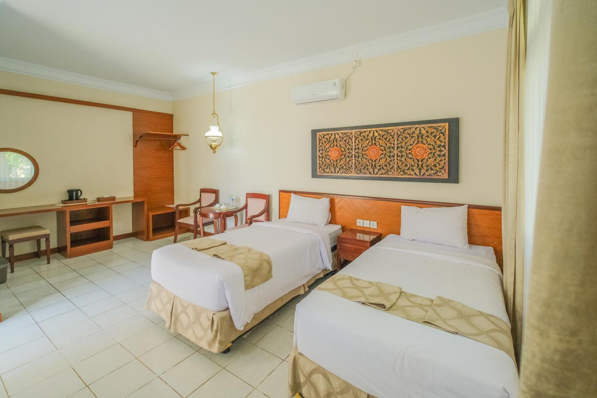 Royal Brongto Hotel Yogyakarta Exterior foto