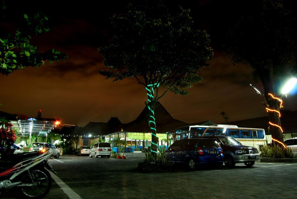 Royal Brongto Hotel Yogyakarta Exterior foto